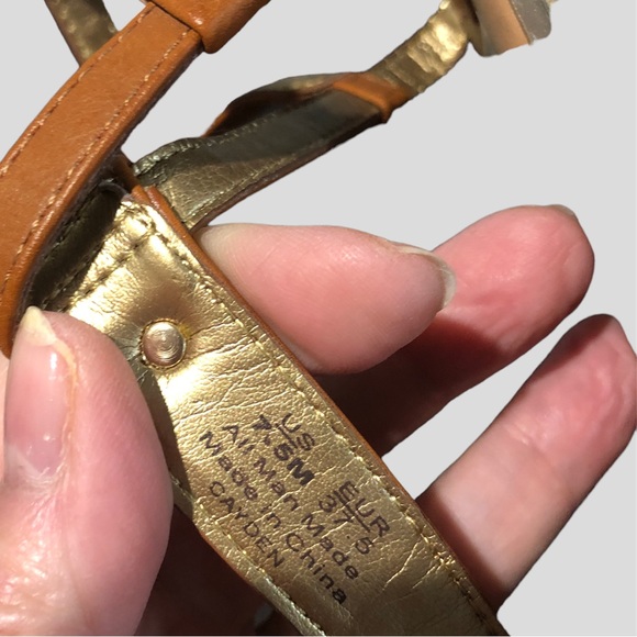 woman’s sandals - Picture 4 of 4